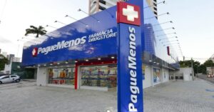 Fachada de loja da Pague Menos ilustra matéria sobre recompra de ações da Pague Menos.