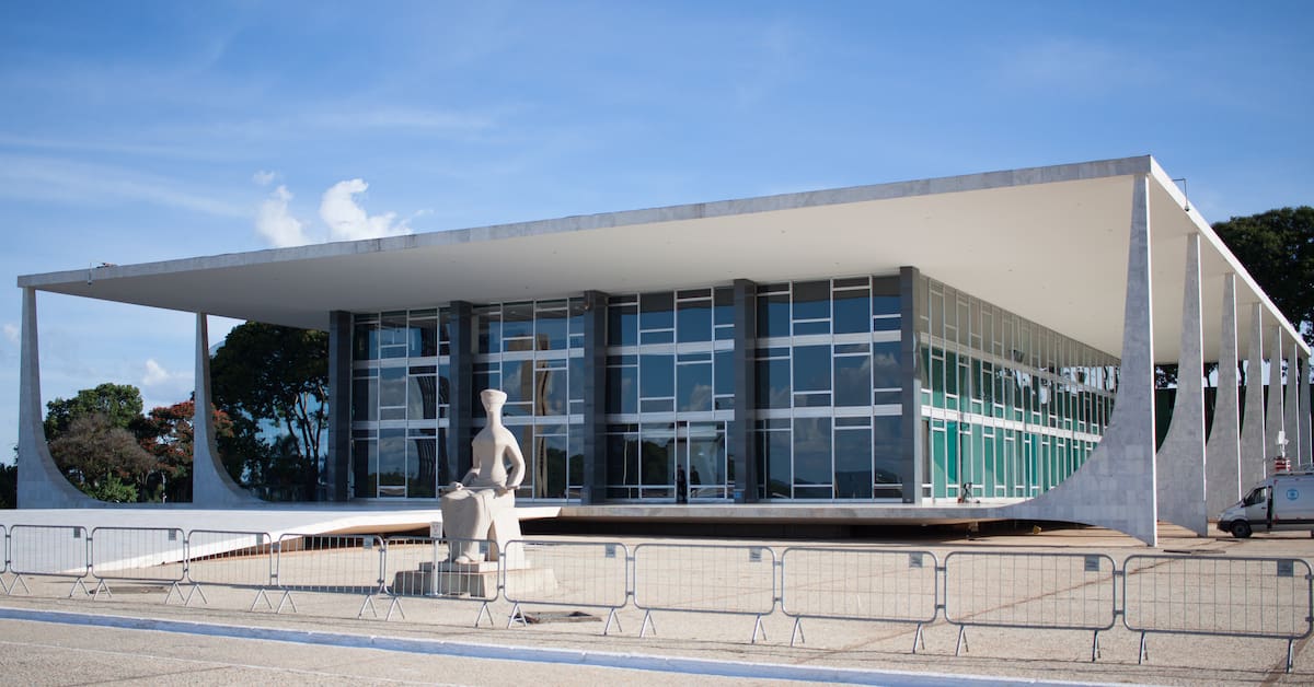 Fachada do Supremo Tribunal Federal em Brasília durante análise de casos sobre fraude na pejotização
