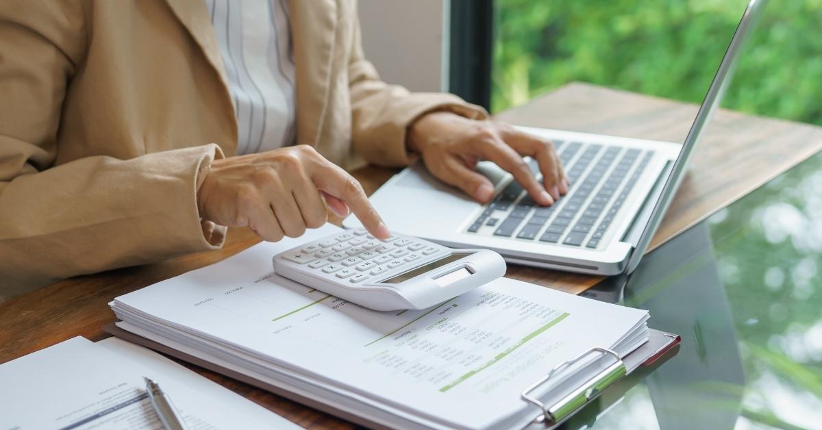 Saques da poupança em outubro no Brasil