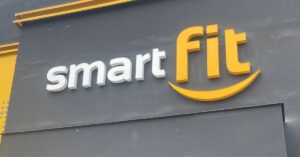 Ações da Smart Fit sobem após venda em bloco do Pátria.