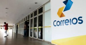 Crise nos Correios refletida em agência da estatal durante período de ajuste fiscal