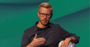 Dono do Reddit Steve Huffman fala sobre liderança e inovação digital.