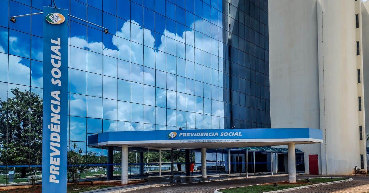 fila do INSS em crescimento com dados de outubro