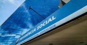 Fila do INSS em 2025 motiva criação de comitê.