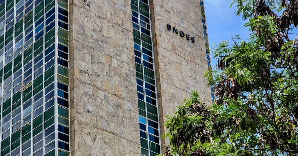 Financiamento do BNDES à Embraer fortalece produção