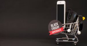 Carrinho com eletrônicos na Black Friday usado para ilustrar risco do golpe da taxa aduaneira