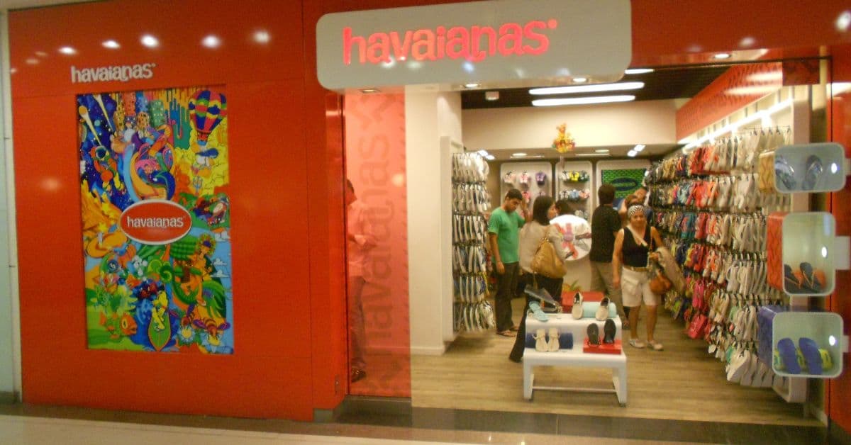Lucro da Alpargatas no 3T25 cresce 199% e reforça domínio global das Havaianas