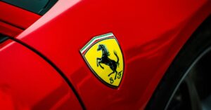Resultados da Ferrari no 3T25 mostram alta no lucro e foco em modelos de luxo
