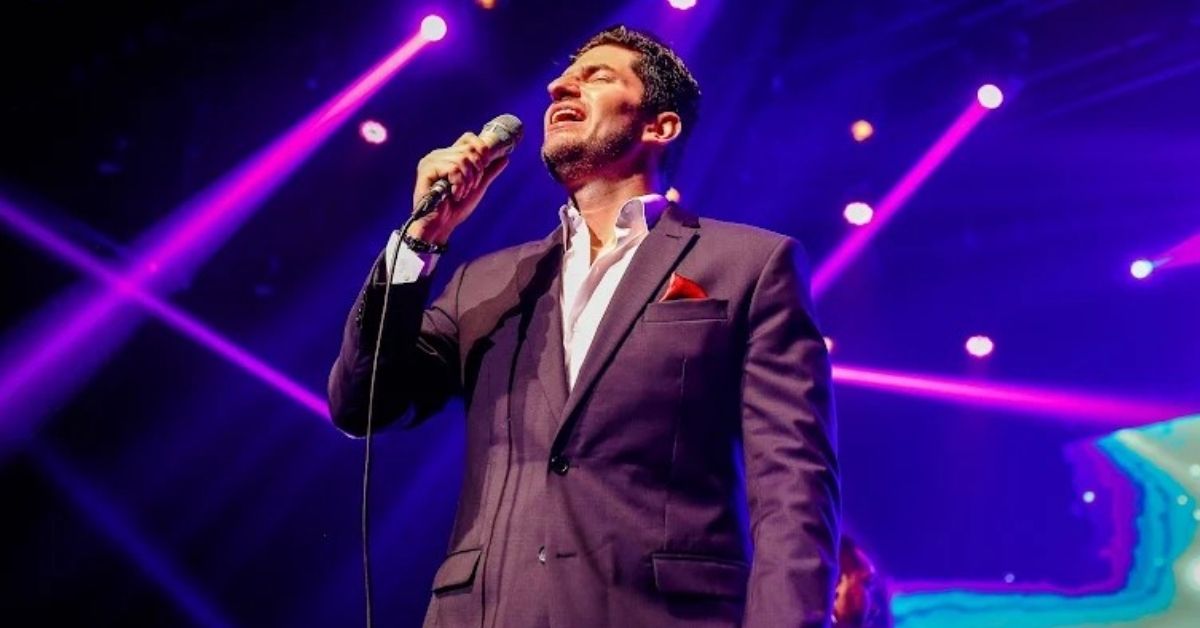 Paulo Benevides durante apresentação no BS Christmas