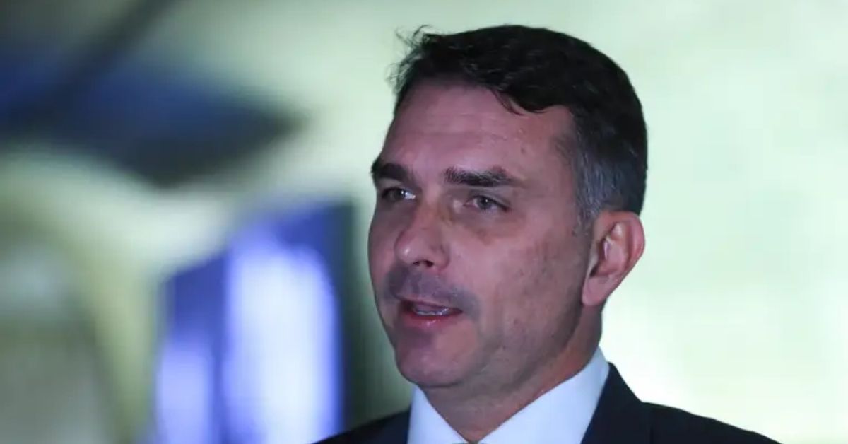 Flávio Bolsonaro afeta mercado com impacto no dólar e na bolsa após anúncio eleitoral