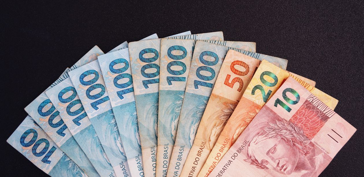 Fluxo cambial negativo no Brasil em dezembro