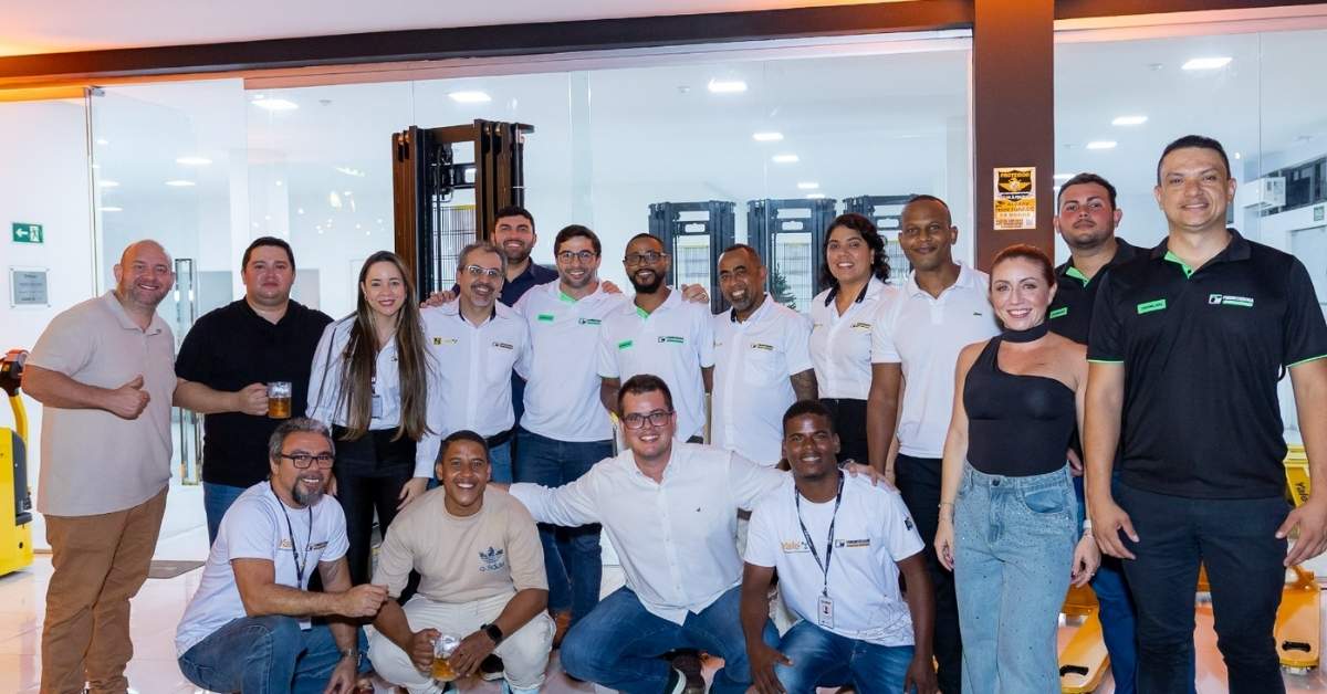 Grupo Fornecedora celebra aniversário da loja em Lauro de Freitas com clientes e parceiros