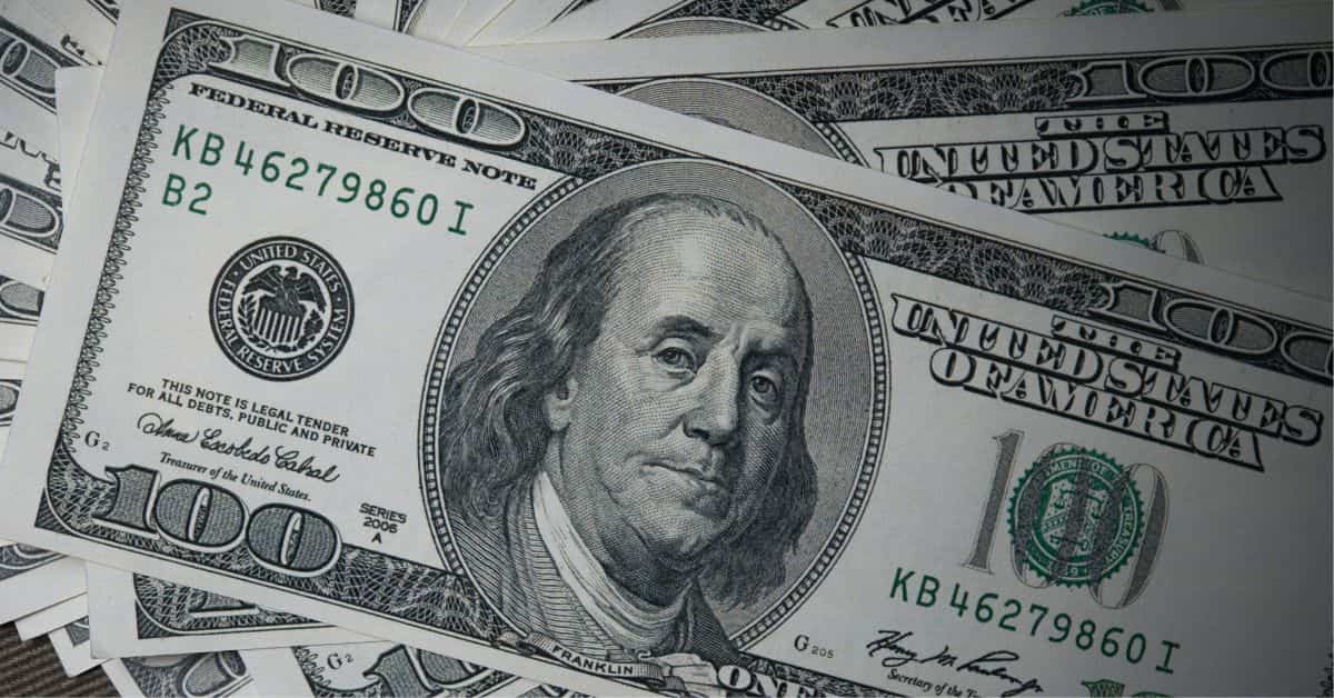 Inflação nos EUA desacelera para 2,7% em novembro