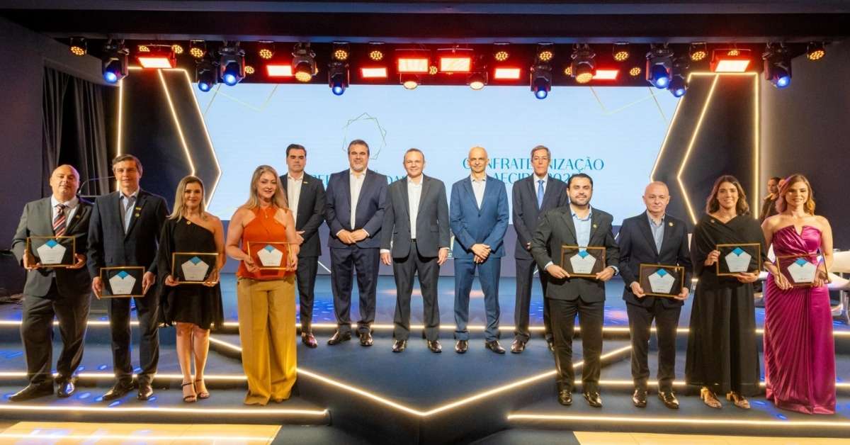 Prêmio Personalidades do Pecém reúne homenageados em cerimônia dos dez anos da AECIPP