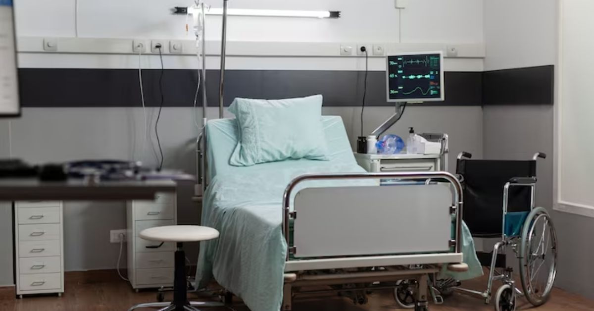 Quarto hospitalar ilustrando efeitos da dívida da Hapvida com o SUS em revisão da ANS