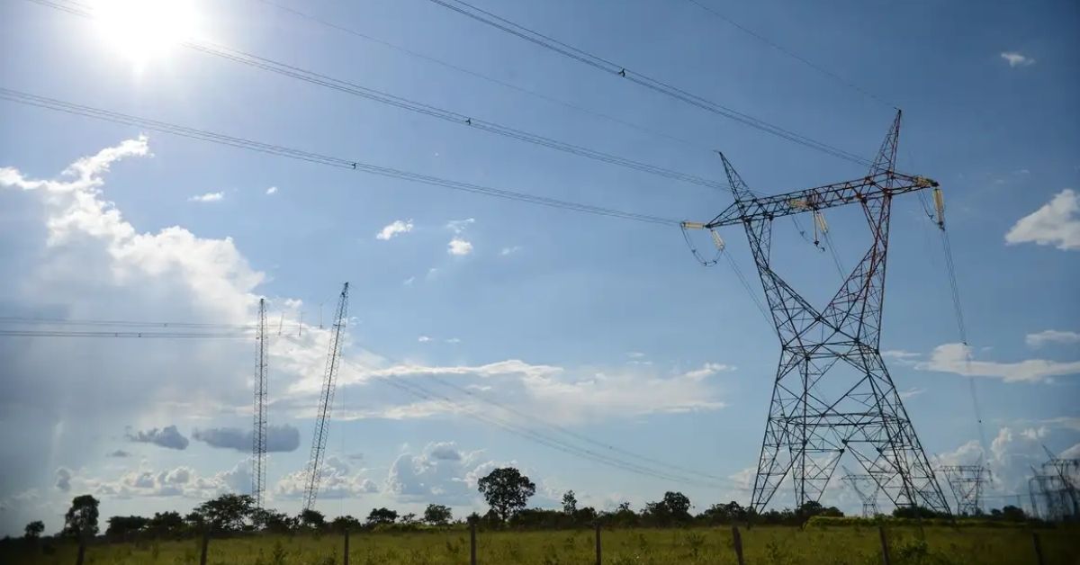 Linhas de transmissão associadas ao reajuste da Aneel e à CDE projetada para 2026
