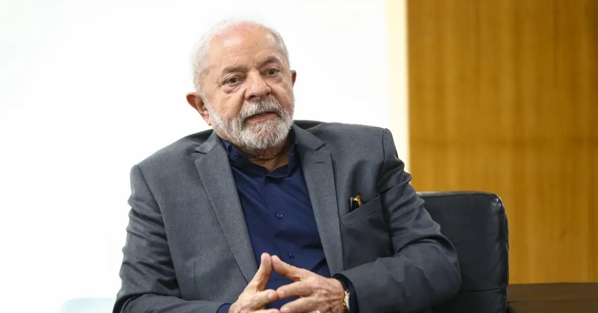Lula comenta taxação dos EUA ao Brasil durante cerimônia no Palácio do Planalto