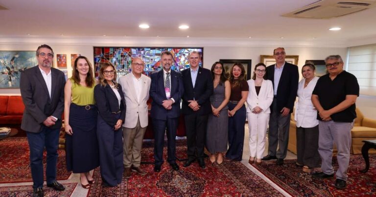 Unifor recebe embaixador do México em encontro institucional em Fortaleza