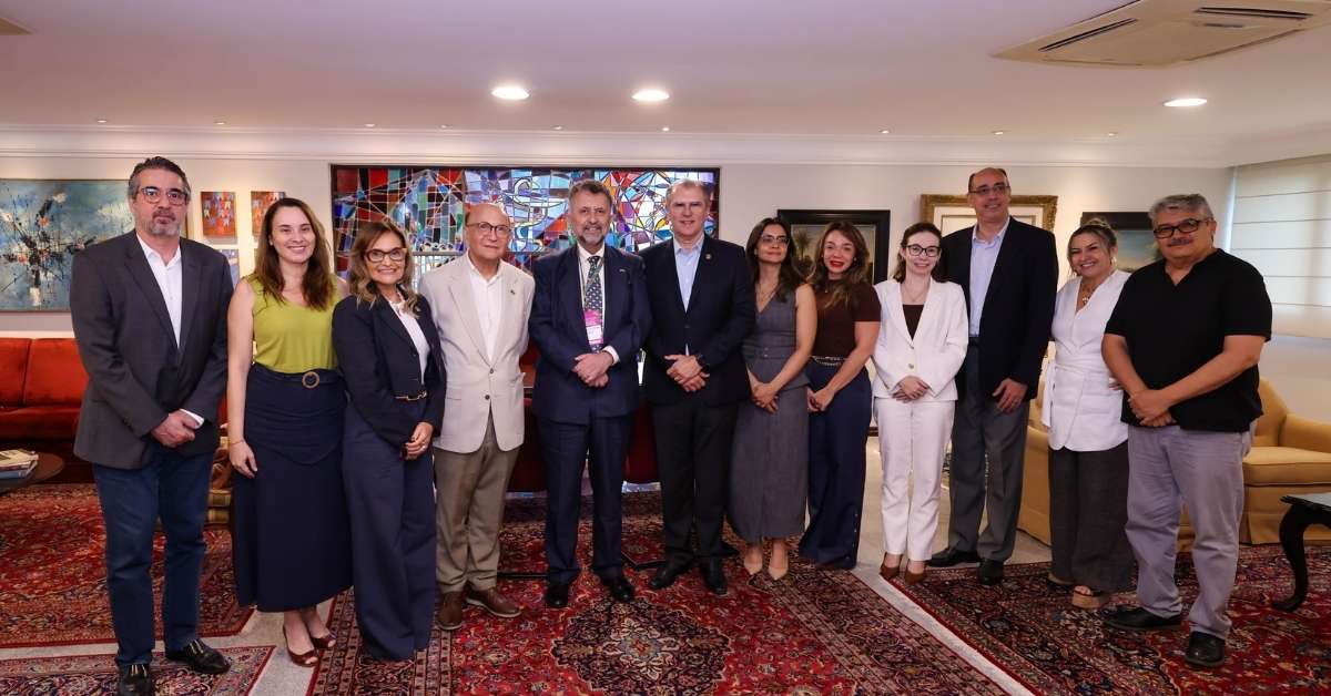 Unifor recebe embaixador do México em encontro institucional em Fortaleza