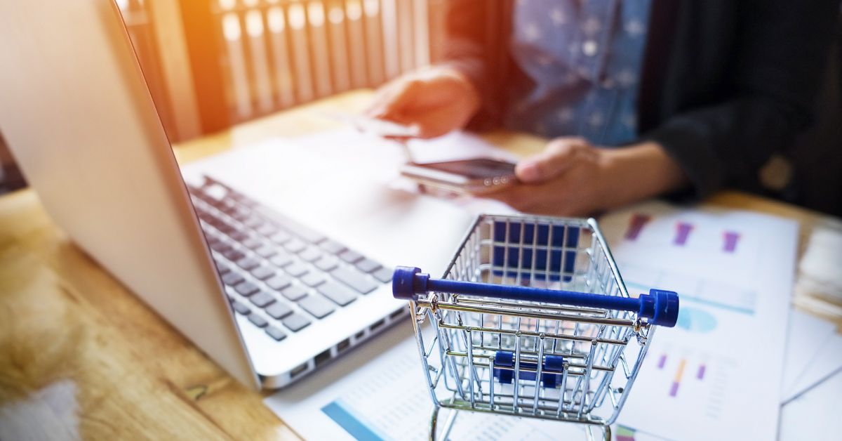 Varejo no Natal com foco em consumo essencial e vendas digitais