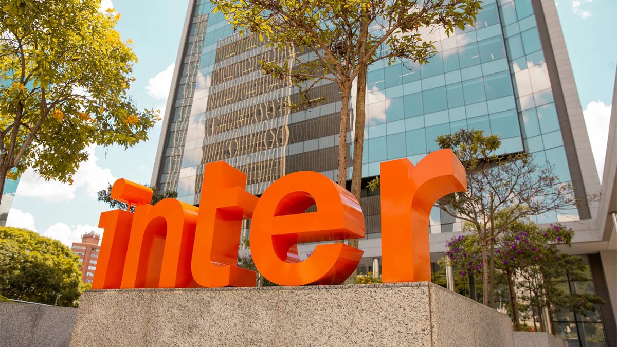 Imagem da fachada do Banco Inter para ilustrar uma matéria jornalística sobre a expansão do Banco Inter nos EUA.
