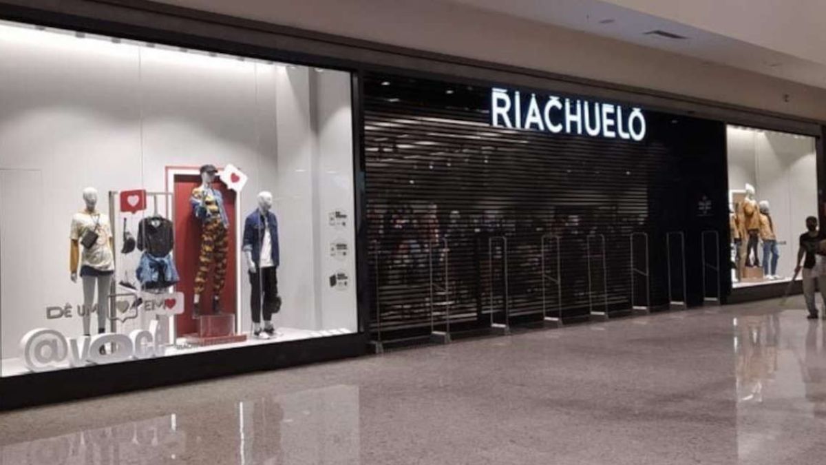 Imagem da fachada de uma loja da Riachuelo para ilustrar uma matéria jornalística sobre o Código da Riachuelo.