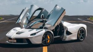 Imagem de uma LaFerrari para ilustrar uma matéria jornalística sobre o IPVA mais caro do Brasil