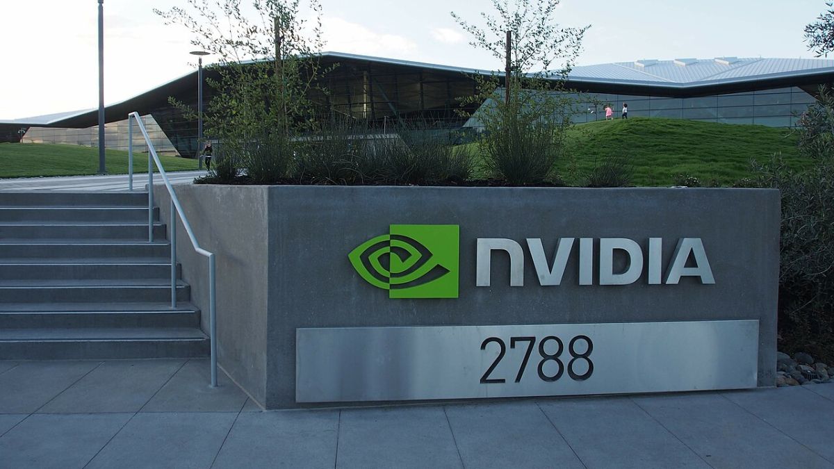 Imagem da fachada da Nvidia para ilustrar uma matéria jornalística sobre o Investimento da Nvidia em Inteligência Artificial.