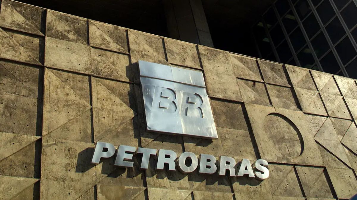 Imagem da fachada da Petrobras para ilustrar uma matéria jornalística sobre o lucro das estatais federais.