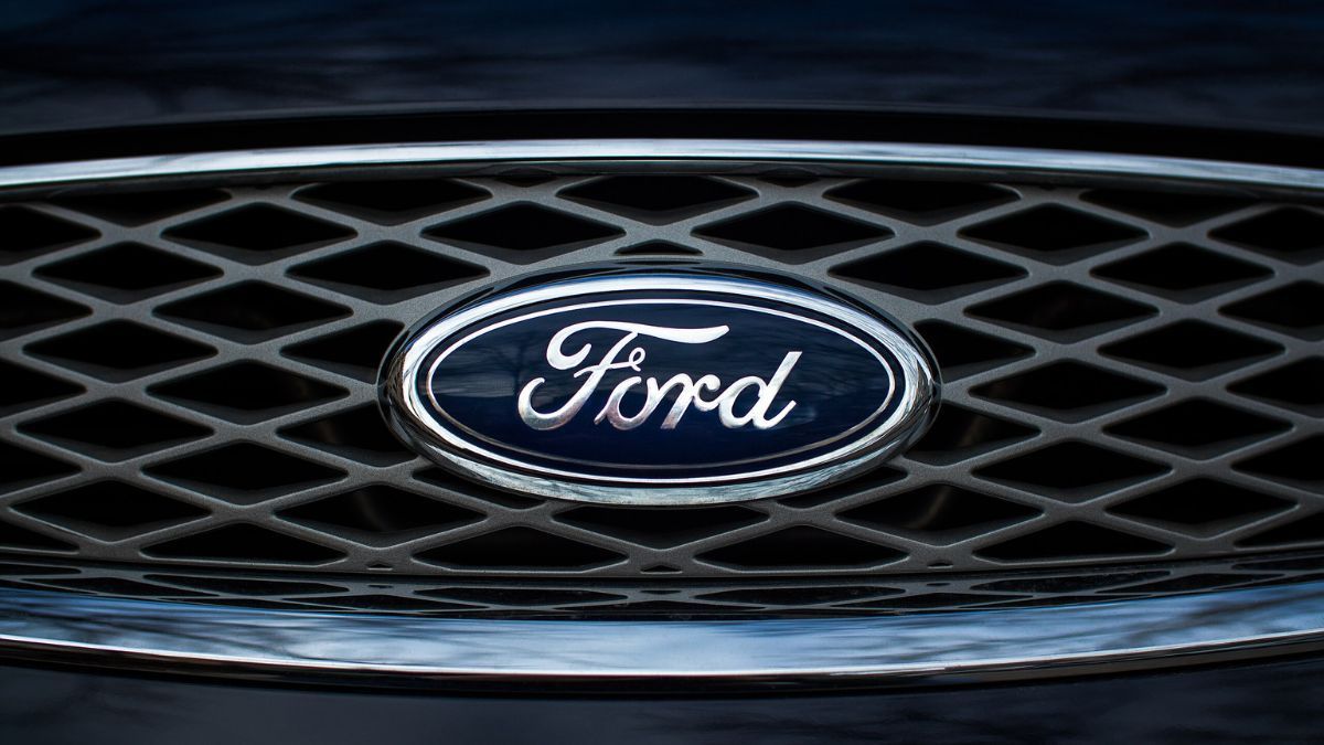 Imagem da logo da Ford para ilustrar uma matéria jornalística sobre os lucros da Ford.