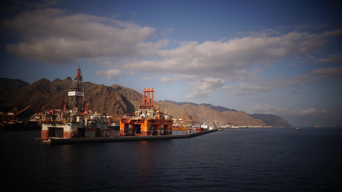 Imagem de uma petrolífera para ilustrar uma matéria jornalística sobre o Petróleo da Venezuela.