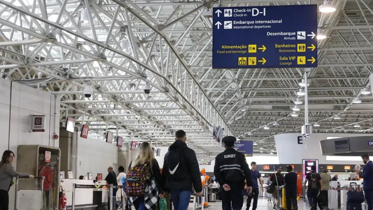 Imagem de um aeroporto para ilustrar uma matéria jornalística sobre os Turistas estrangeiros no Nordeste.