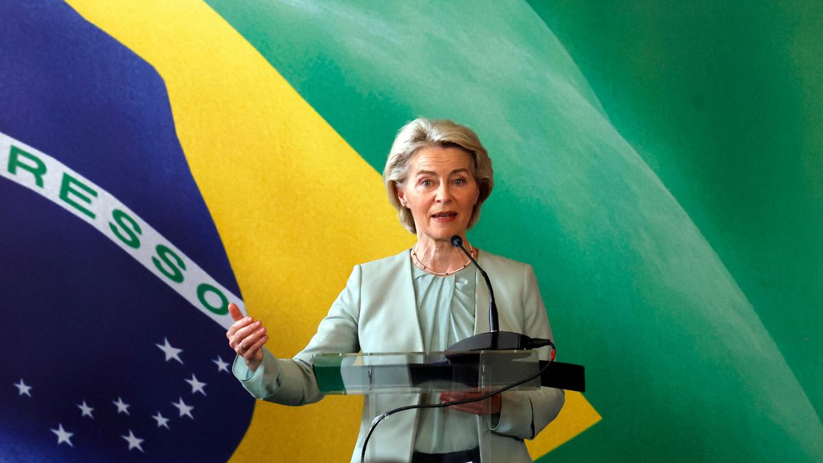 Imagem de Ursula von der Leyen para ilustrar uma matéria jornalística.