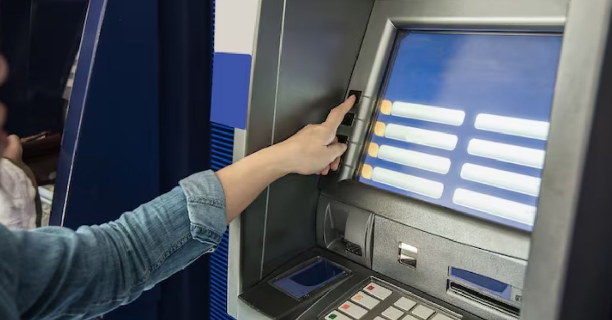 Crédito bancário em 2026 e uso de caixa eletrônico por clientes