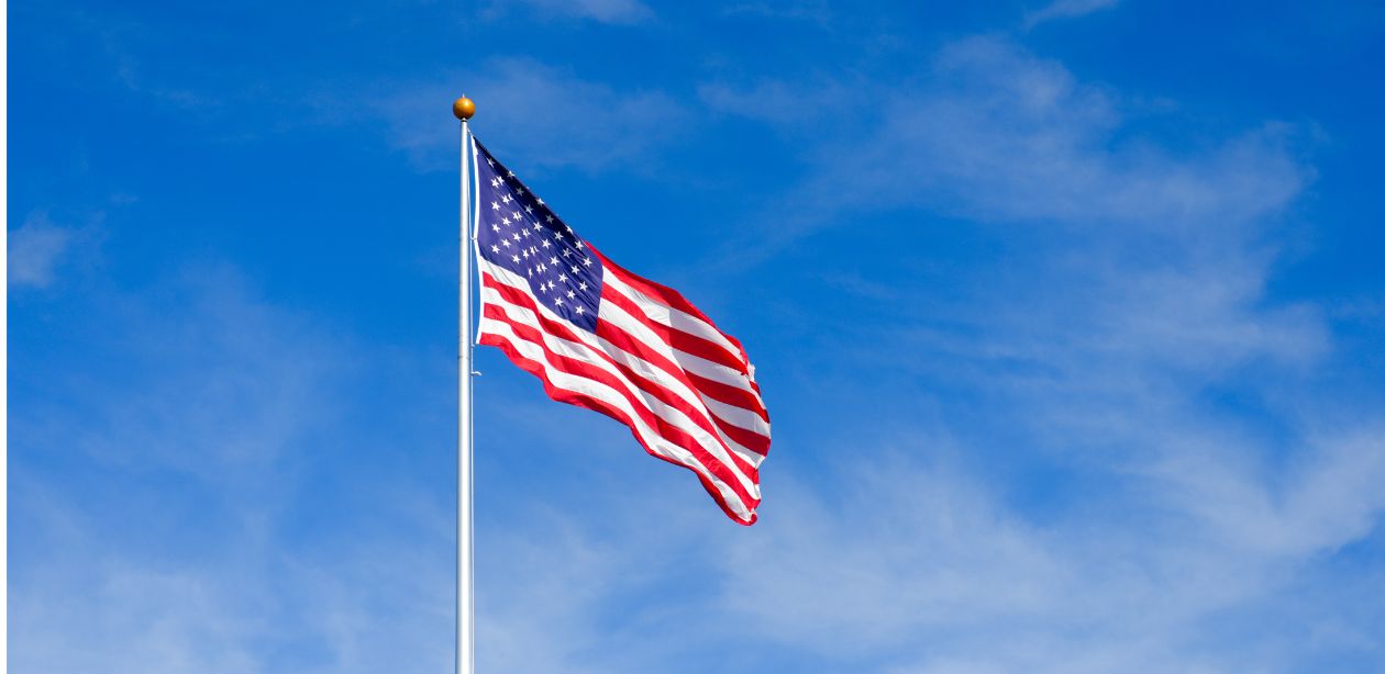 Gráficos econômicos e símbolos de inteligência artificial representando o crescimento econômico dos EUA