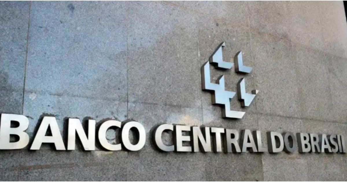 Letreiro na sede do Banco Central , que divulgou dados do déficit primário em 2025