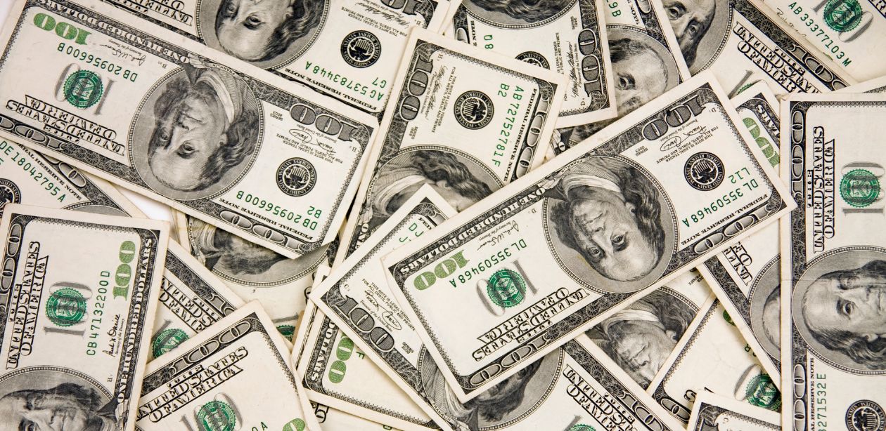 Gráfico do dólar mostrando alta com expectativa por dados econômicos dos EUA e inflação no Brasil