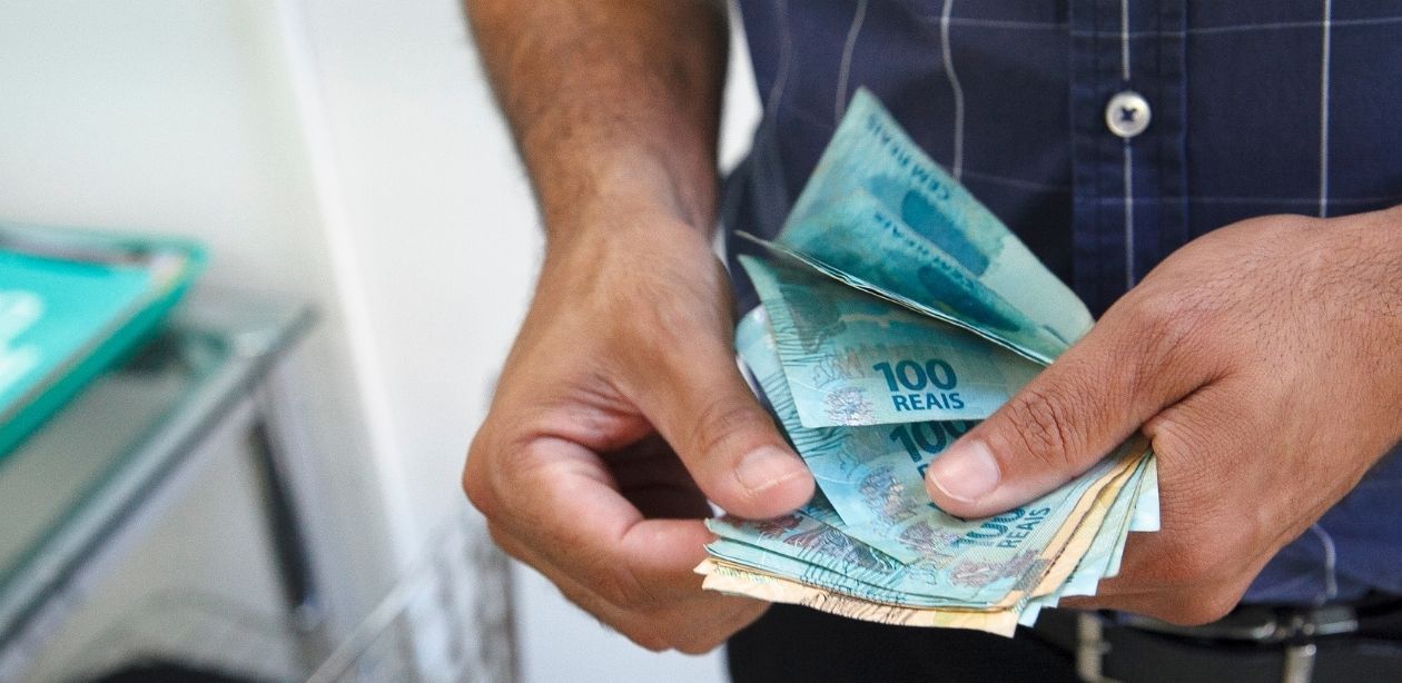 Empresa paga bônus a funcionários após venda bilionária