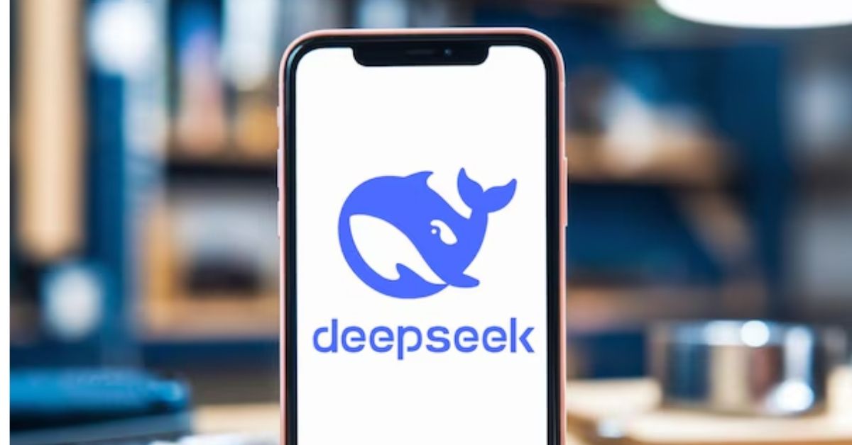 IA chinesa DeepSeek exibida em smartphone, com foco em codificação e desenvolvimento de software