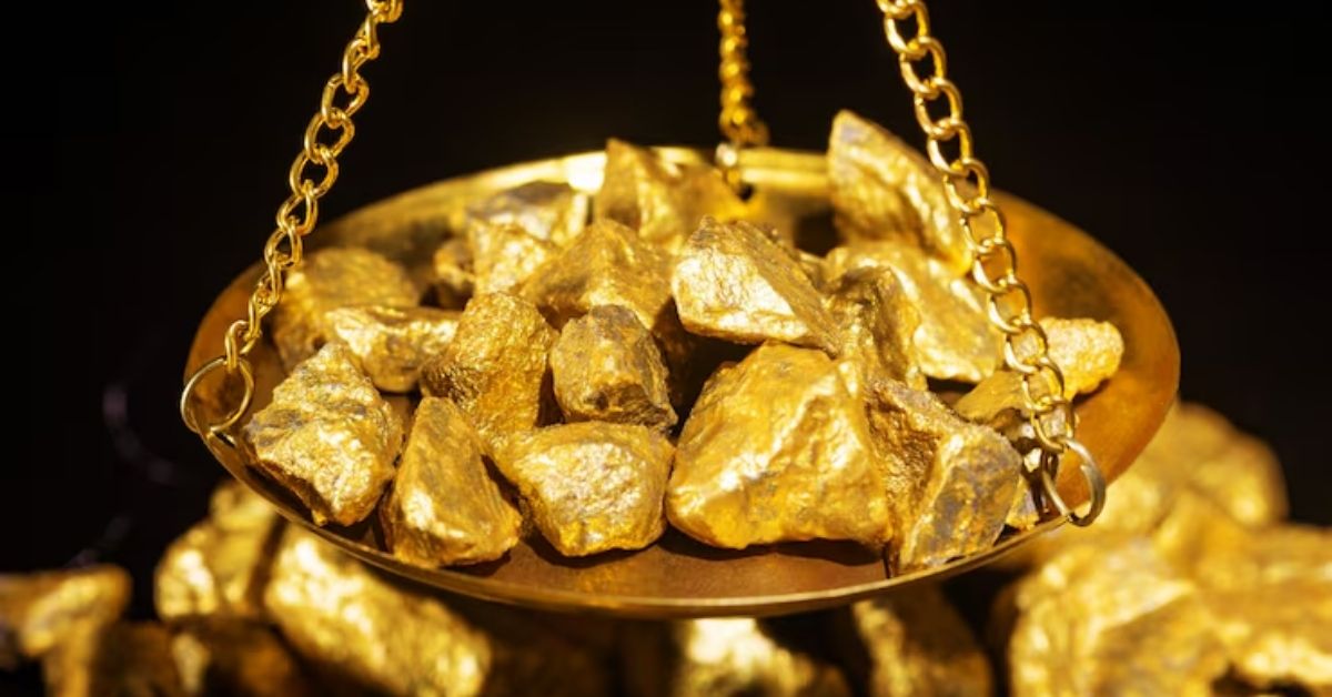 Preço do ouro em destaque com pepitas sobre balança dourada