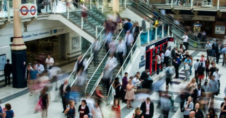 Vendas no varejo dos EUA em novembro mostram força do consumo