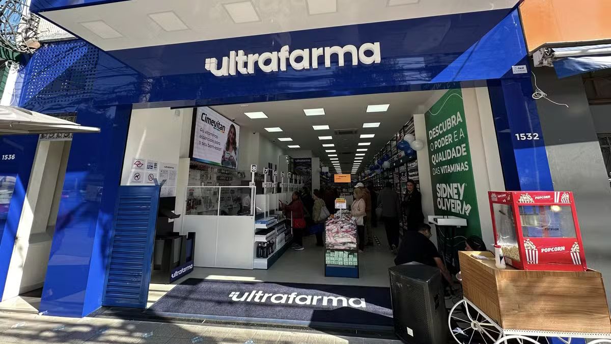 Imagem da fachada de uma Ultrafarma para ilustrar uma matéria jornalística sobre o Caso Ultrafarma.
