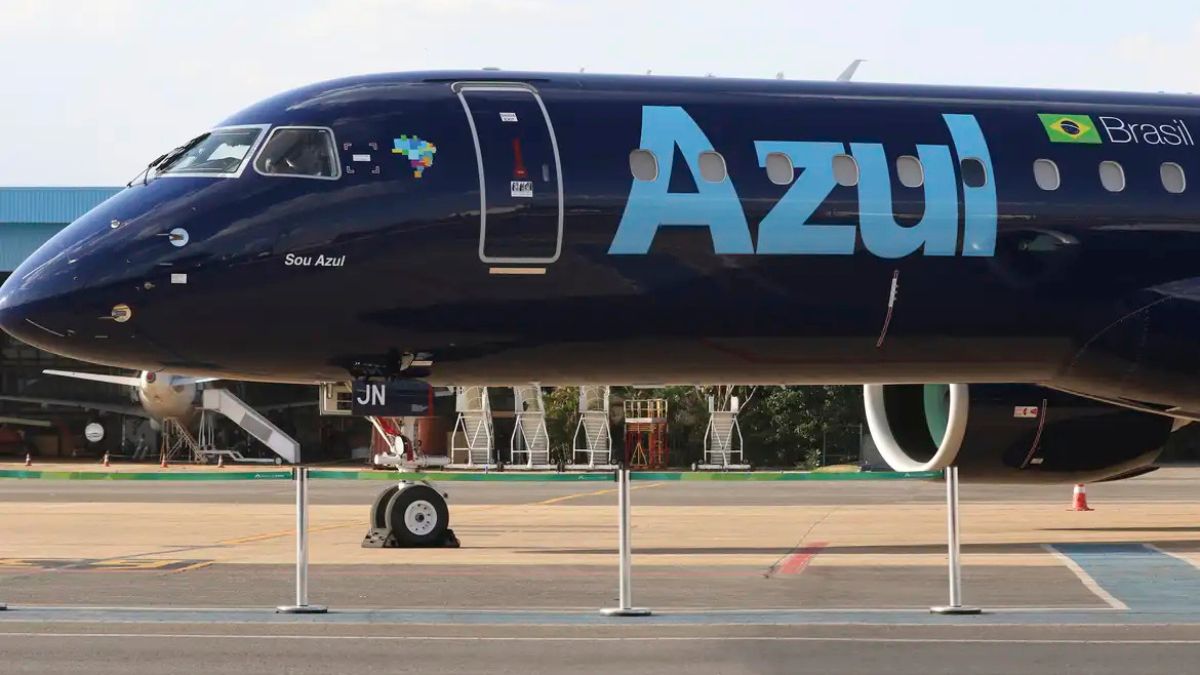 Imagem de um avião da Azul para ilustrar uma matéria jornalística sobre o Chapter 11 da Azul.