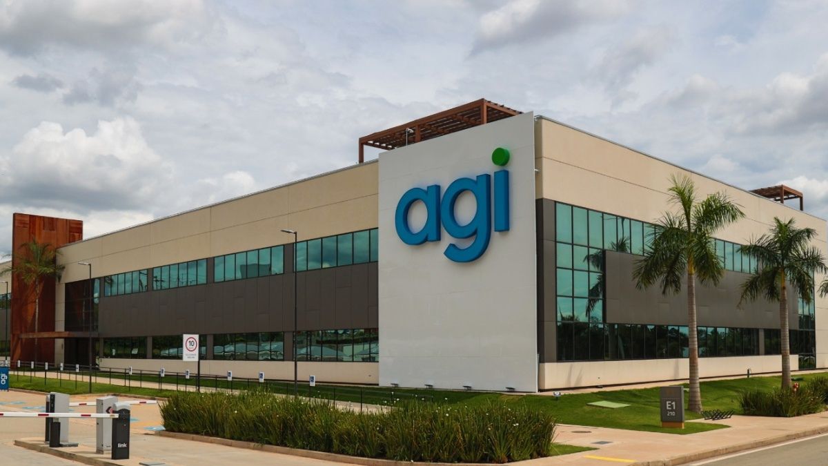 Imagem da fachada do Agibank para ilustrar uma matéria jornalística sobre o IPO do Agibank nos EUA.