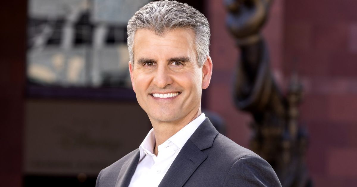 Josh D’Amaro, novo CEO da Disney, escolhido após processo sucessório de três anos
