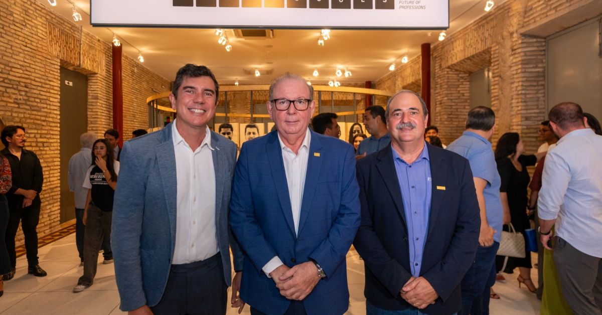 Paulo Mol, Ricardo Cavalcante e Paulo André Holanda na abertura da exposição O Futuro das Profissões, no Museu da Indústria