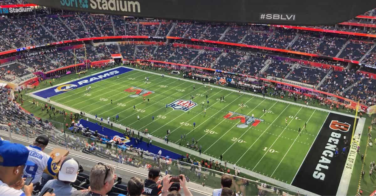 Partida durante final da NFL onde empresas pagam milhões por 30 segundos de publicidade no Super Bowl