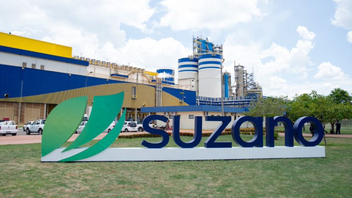 Imagem do letreiro da Suzano para ilustrar uma matéria jornalística sobre os Resultados da Suzano.