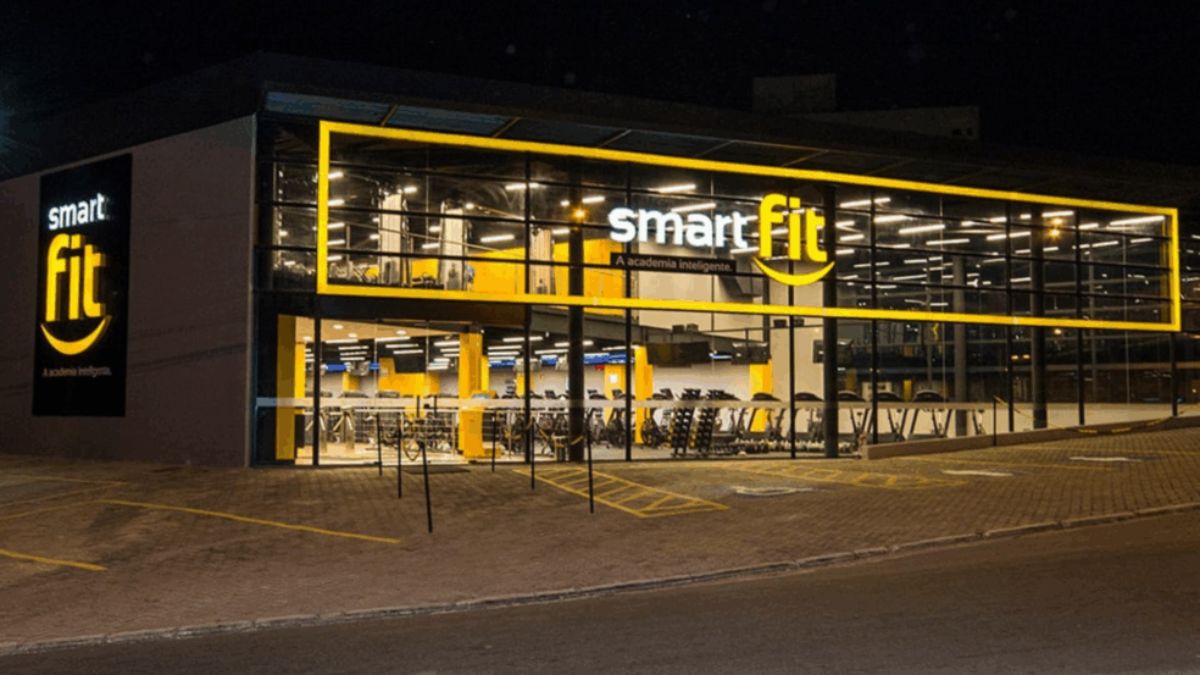 Imagem de uma academia da Smart Fit para ilustrar uma matéria jornalística sobre a Troca de Comanda da Smart Fit.