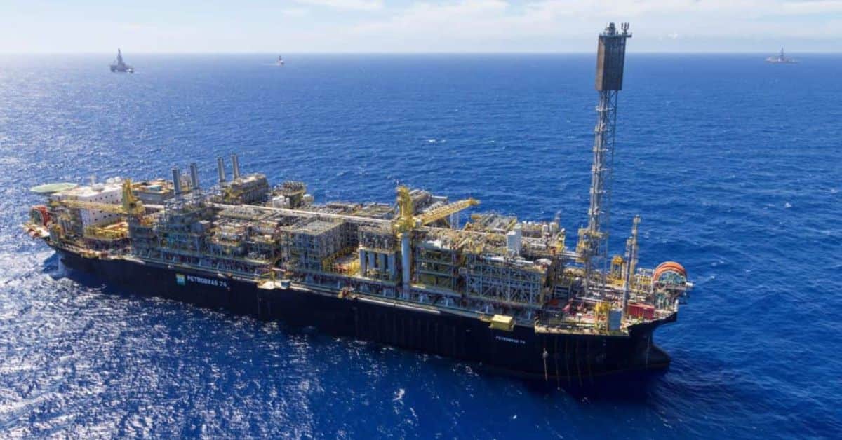 Conflito no Irã pode ampliar exportações de petróleo brasileiro em cenário de tensão global